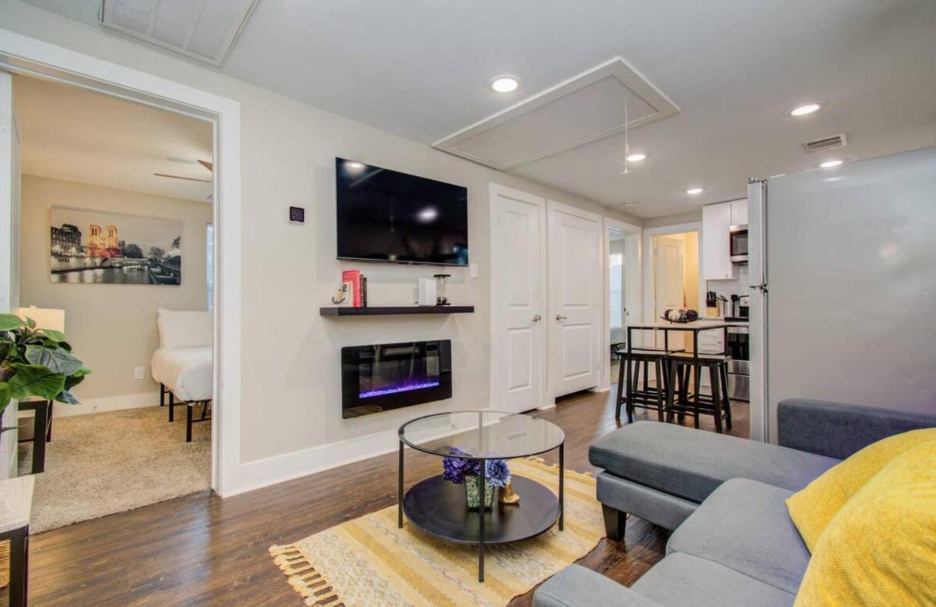 Townhouse-two Bedroom Houston