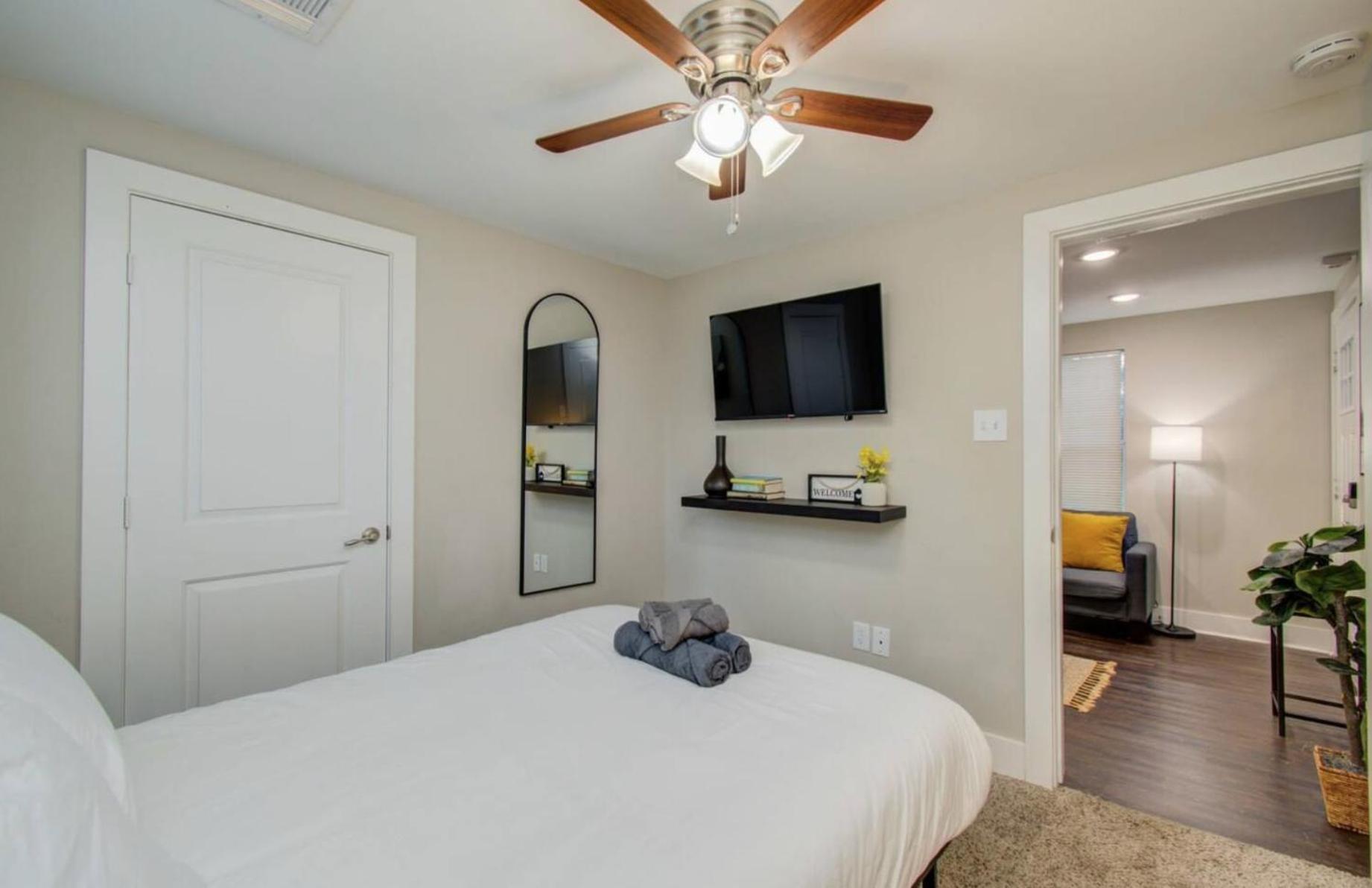 Townhouse-two Bedroom * Houston