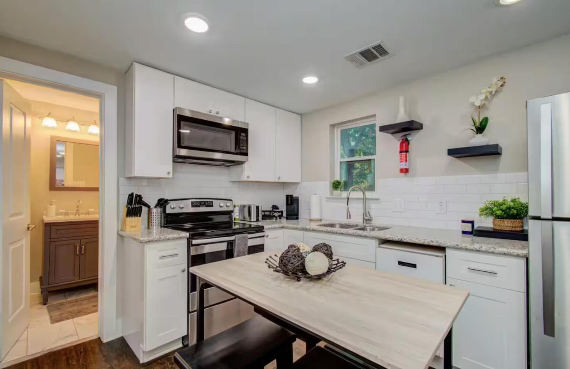 Townhouse-two Bedroom *